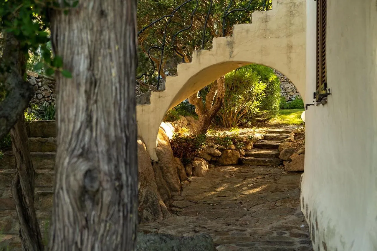 Lussuosa Villa Con Piscina Opera Dell'Arch.Couelle Porto Cervo