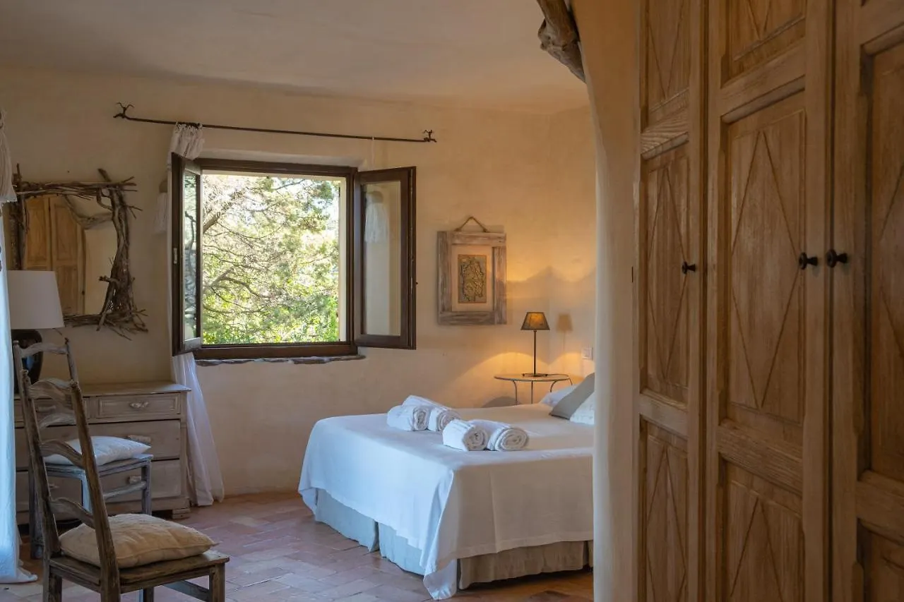 Lussuosa Villa Con Piscina Opera Dell'Arch.Couelle Porto Cervo