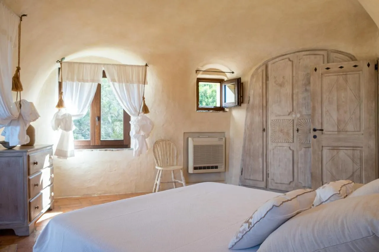 Lussuosa Villa Con Piscina Opera Dell'Arch.Couelle Porto Cervo